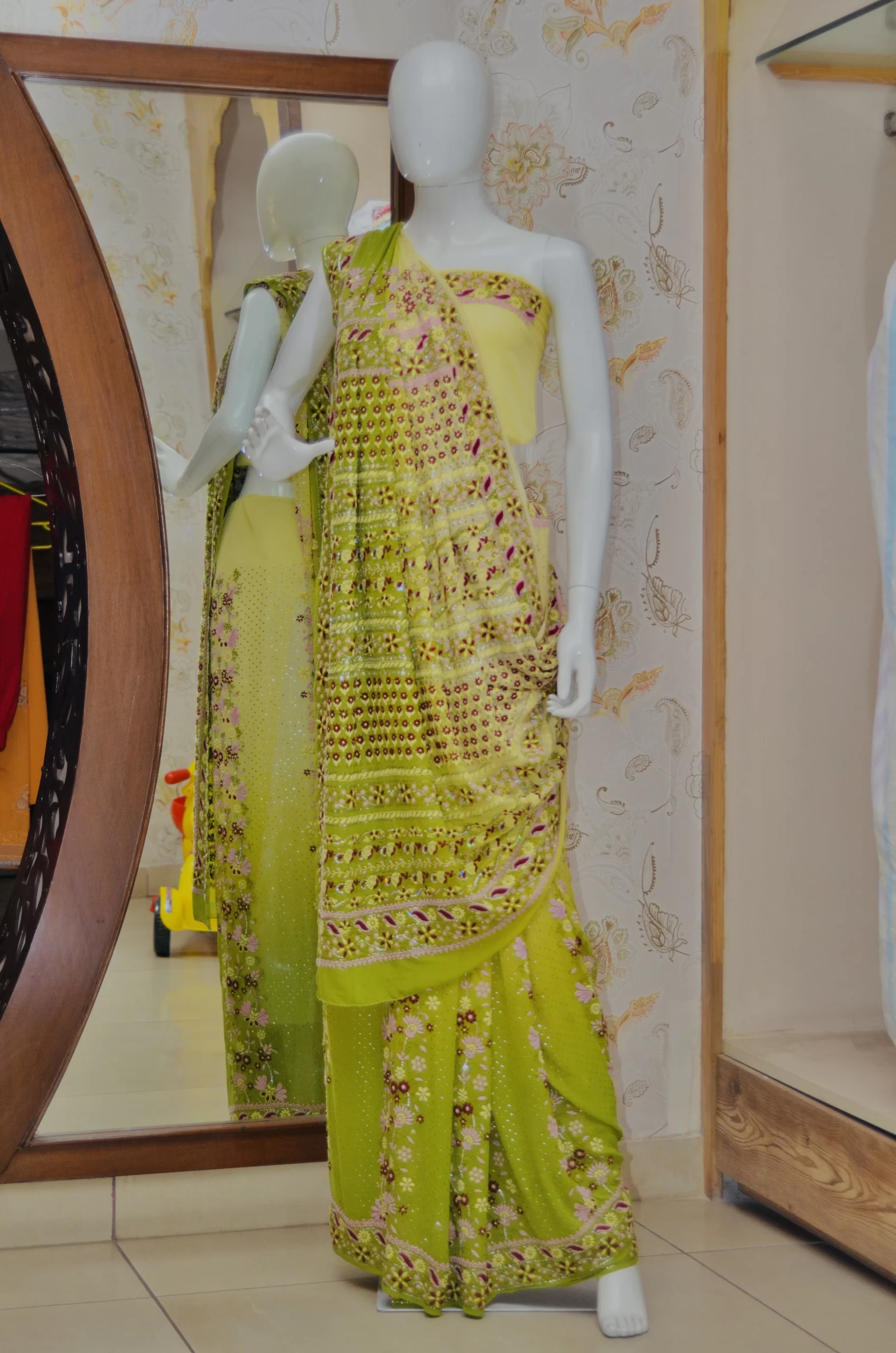 Saree Georgette Lemon Yellow & Green - Image 2